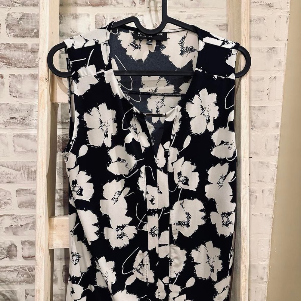 JONES NEW YORK SLEEVELESS BLACK & WHITE FLORAL PRINT BLOUSE SZ MEDIUM WOMEN"S